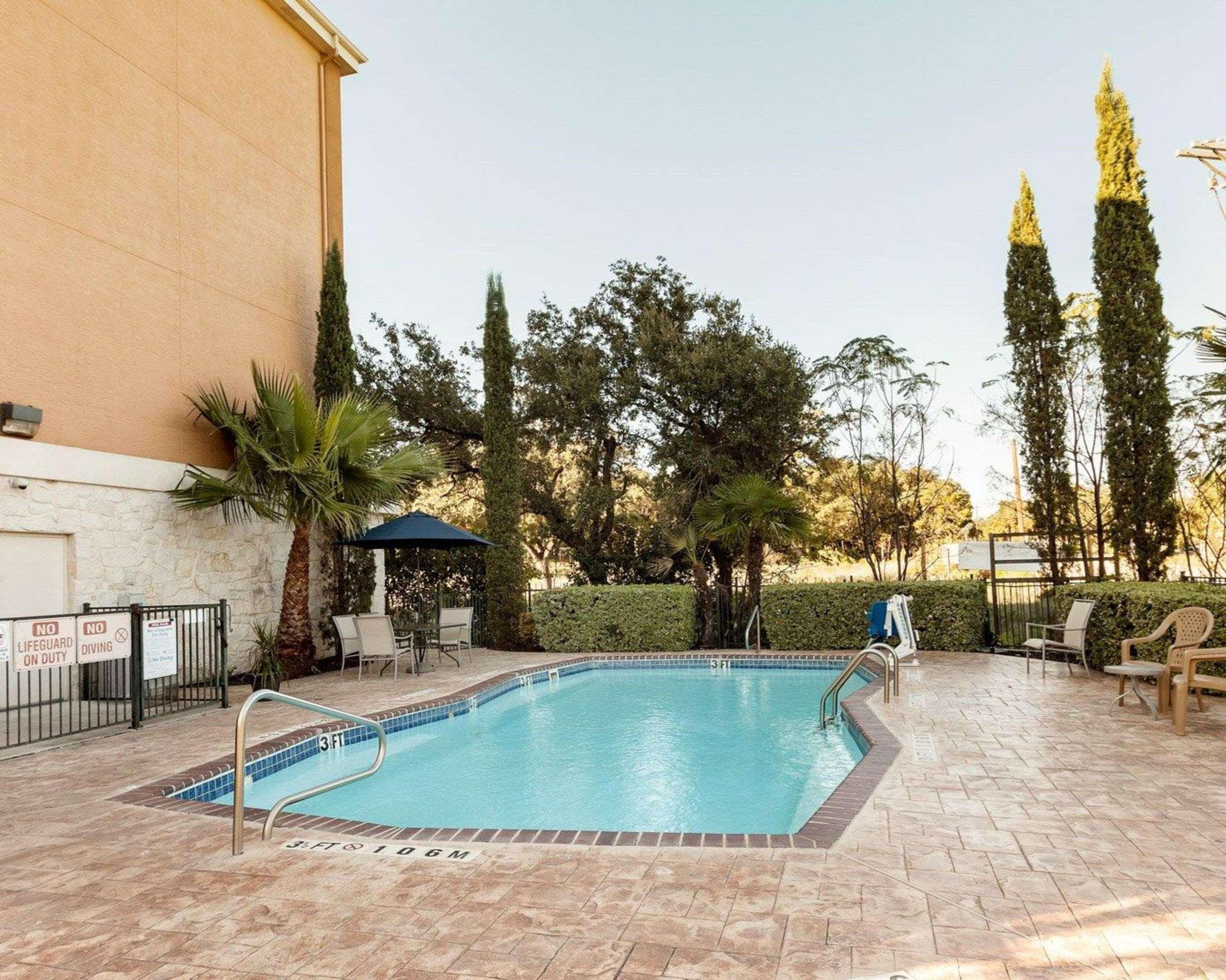 Comfort Inn & Suites Texas Hill Country Boerne Exterior photo